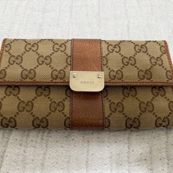 Gucci Classic Brown and Tan GG Wallet - Picture 2 of 12